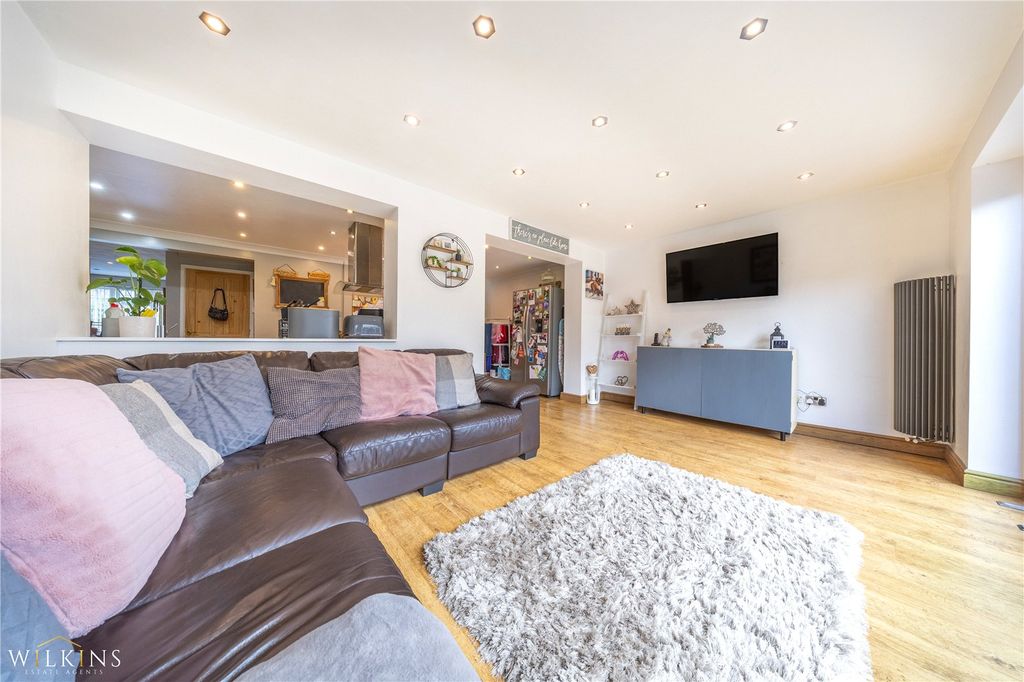 Property photo 2 of 44 Picture No. 14