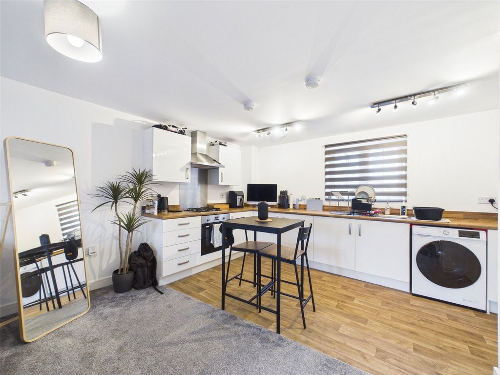 Property photo 2 of 13 Picture No. 17