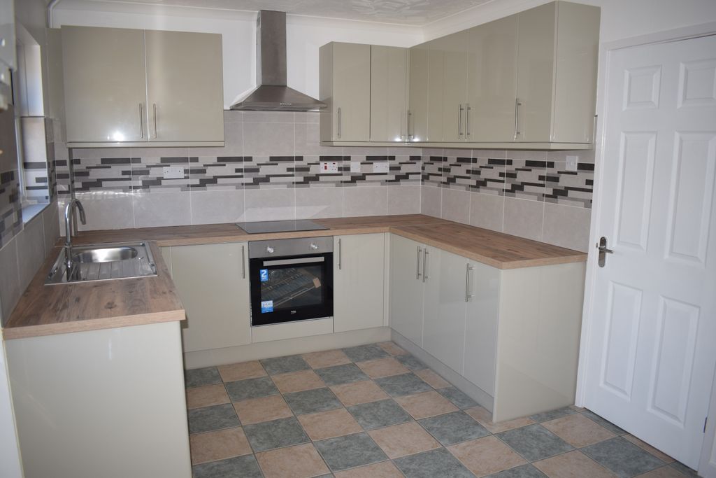 Property photo 1 of 9 Kitchen