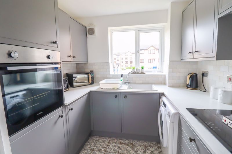 Property photo 2 of 11 Kitchen