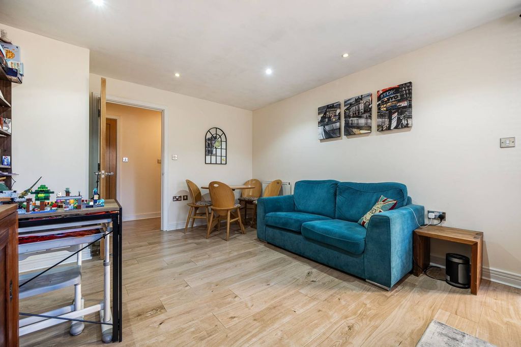 Property photo 2 of 19