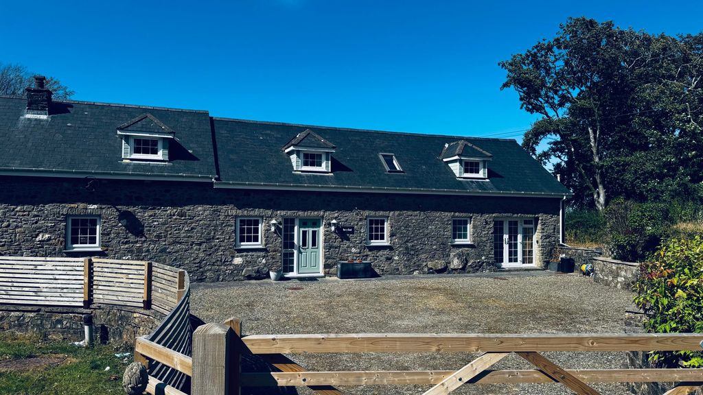 Property photo 1 of 27 Large Barn Conversion