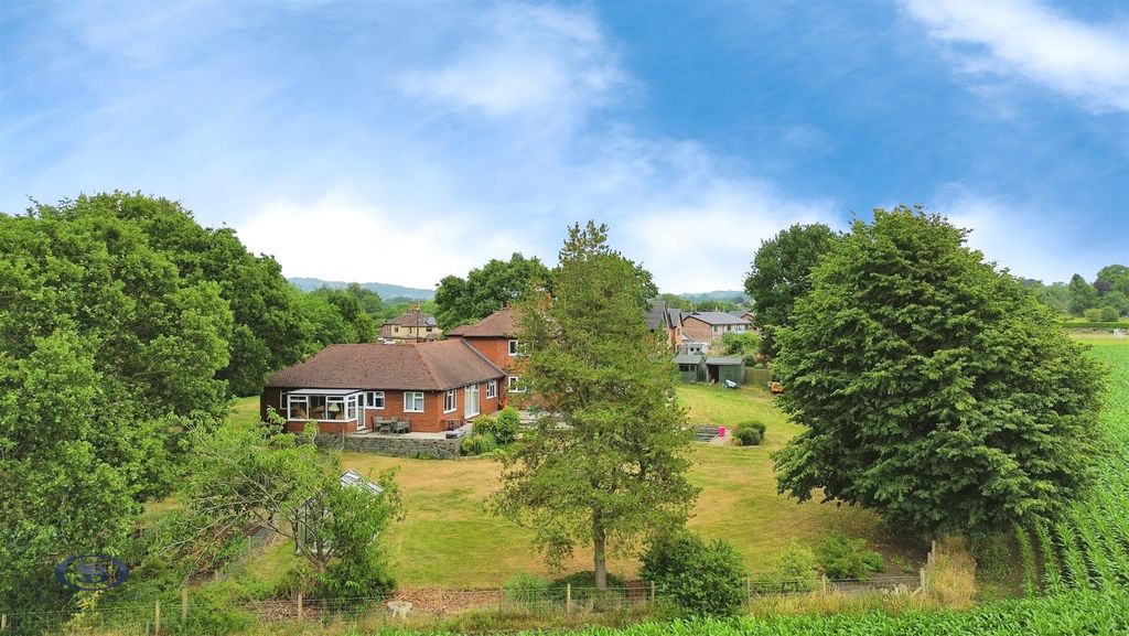 Property photo 3 of 33 ee5B5737-50701_140624_659_1751375397283_Photo_Opti