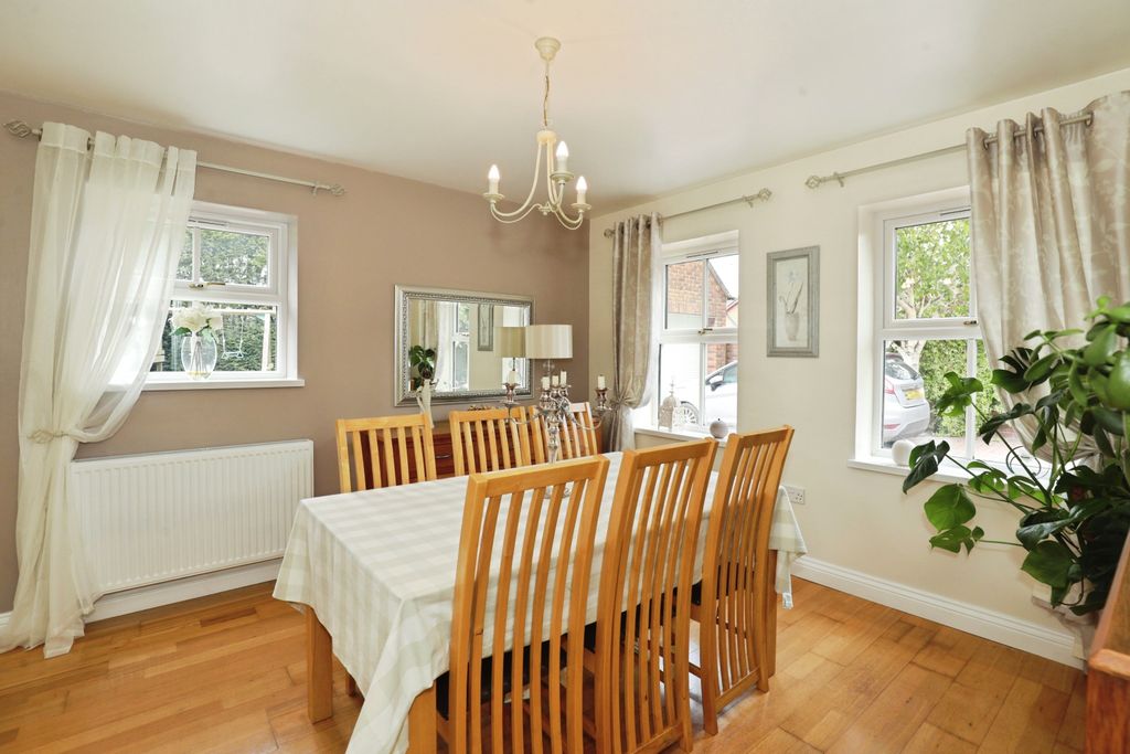 Property photo 3 of 20 Dining Room