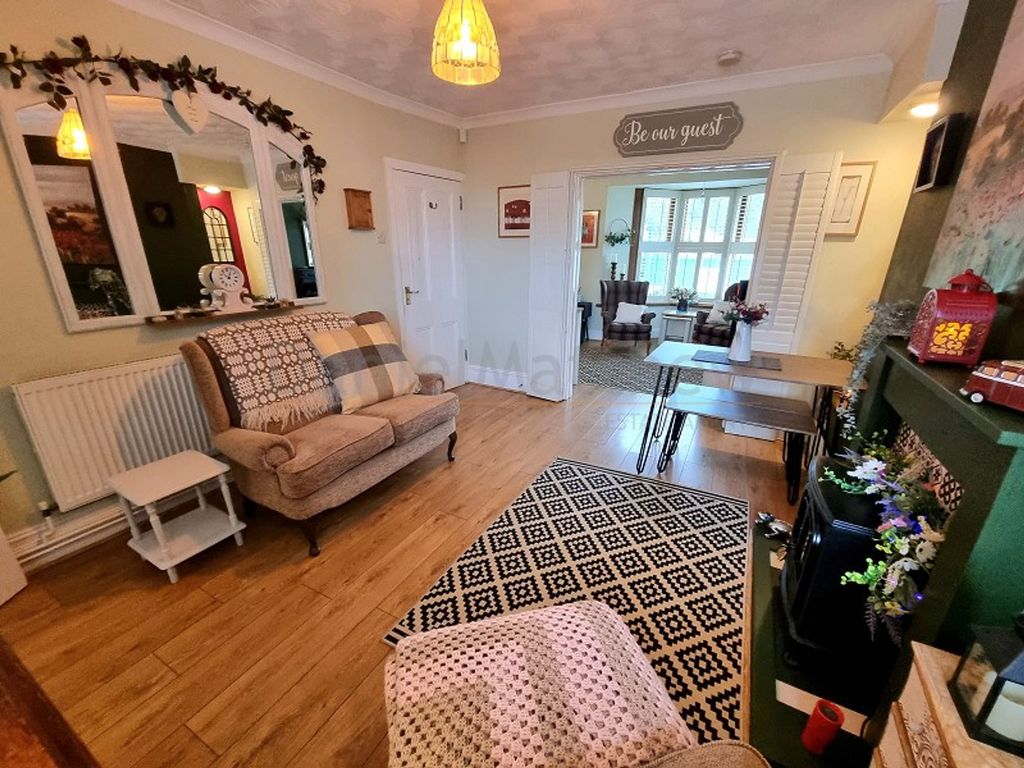 Property photo 3 of 36 Lounge