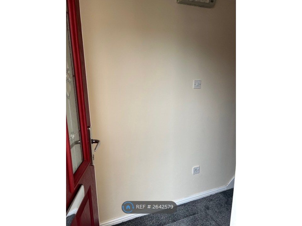 Property photo 2 of 15 Entrance Hall