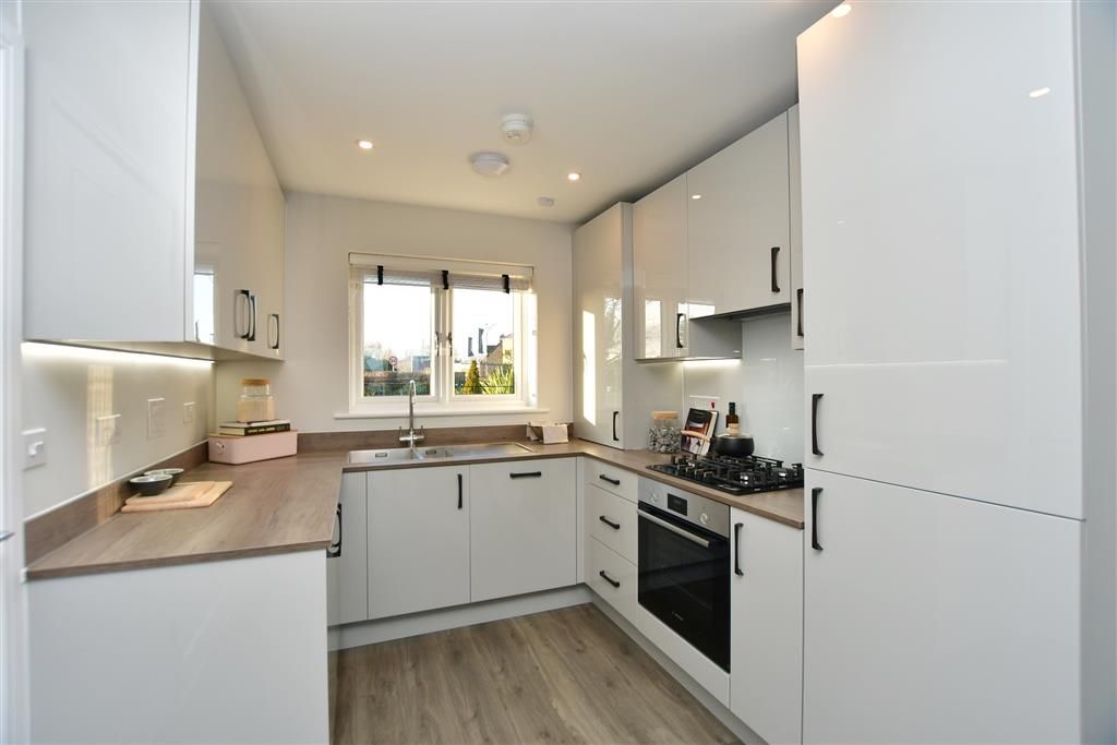 Property photo 1 of 10 Kitchen