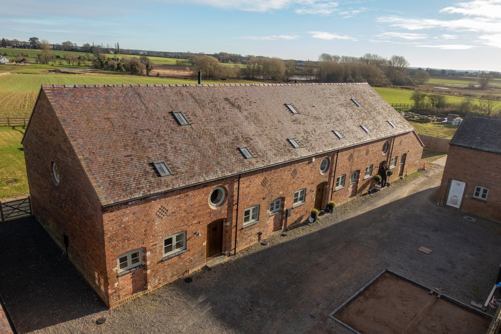 Property photo 2 of 30