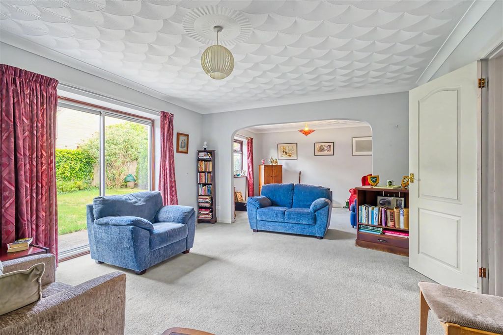 Property photo 2 of 10 Sitting Room
