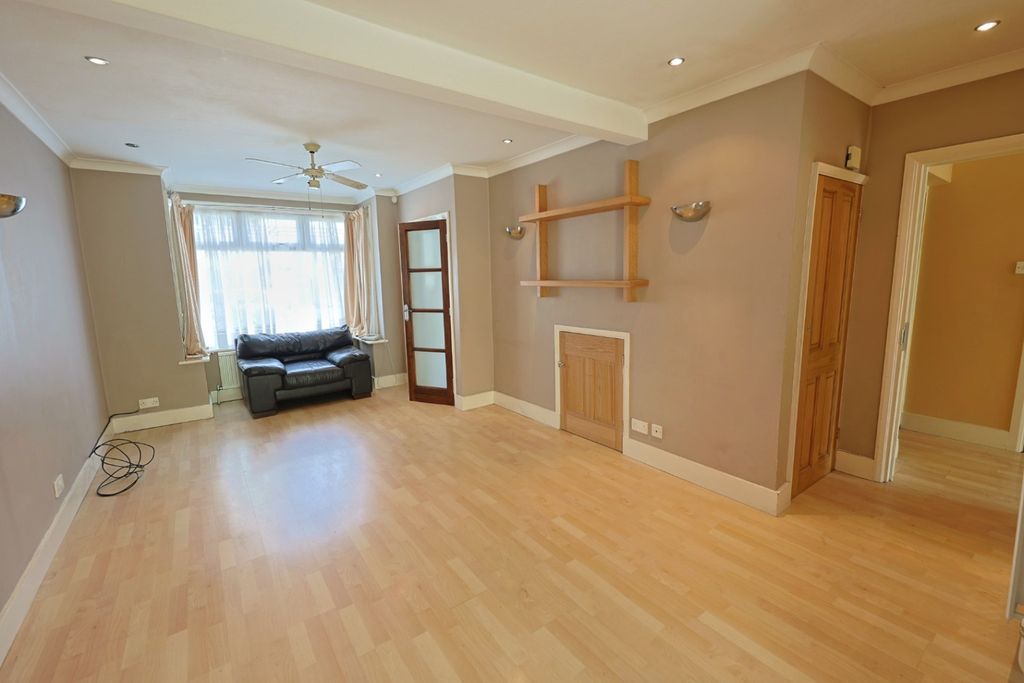 Property photo 2 of 14 4166831