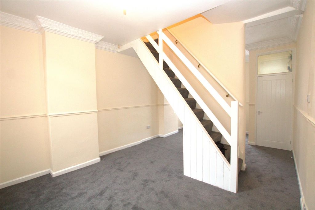 Property photo 2 of 11 Portman Lounge.Jpg