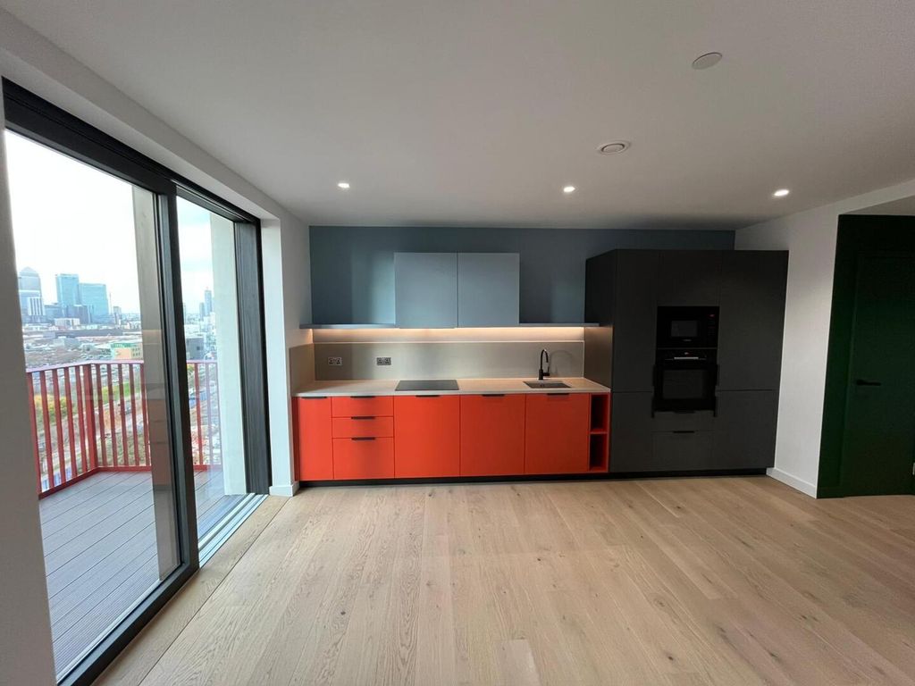 Property photo 2 of 11 Kitchen