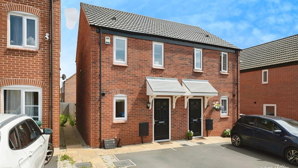 Property photo 1 of 12 Front 4 Crawley
