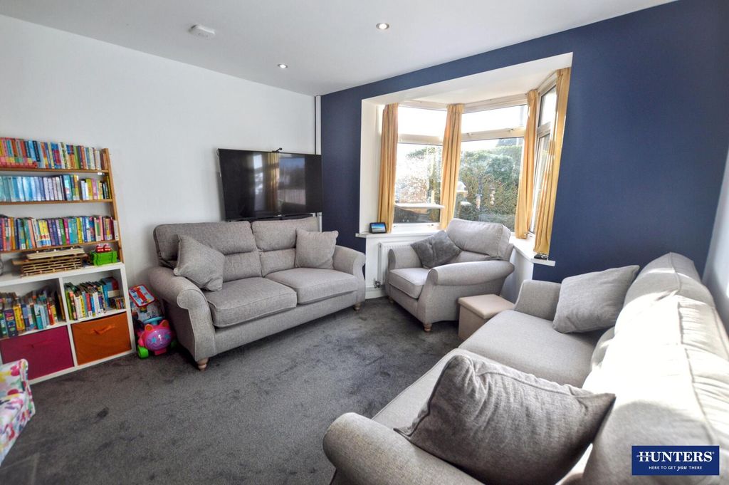 Property photo 3 of 10 Living Room