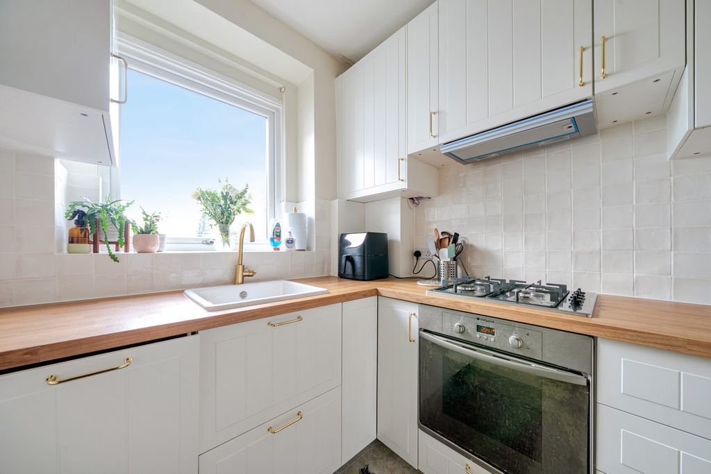 Property photo 2 of 15 1409275-10-6992F6...