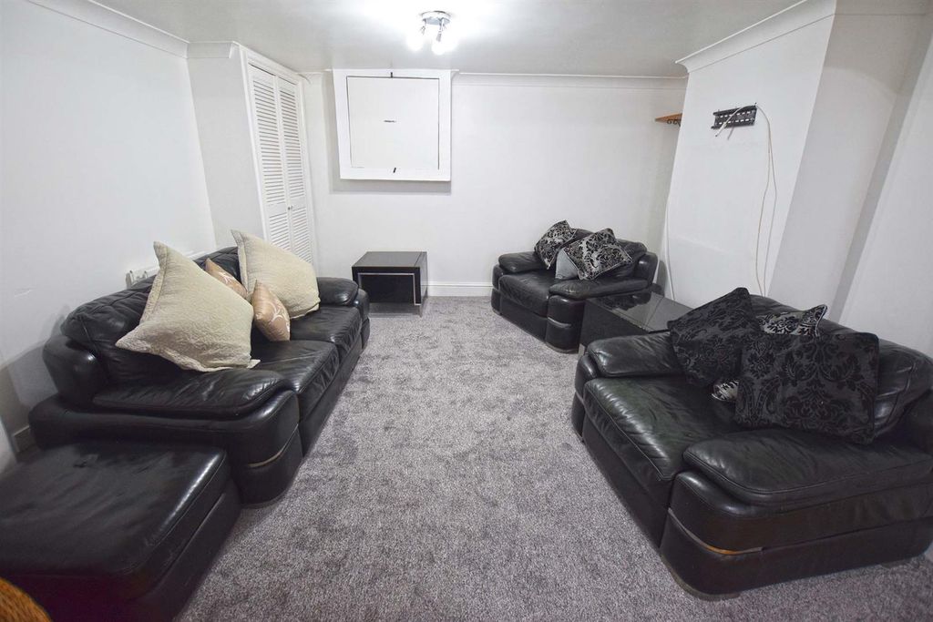 Property photo 2 of 19 Lounge/Diner