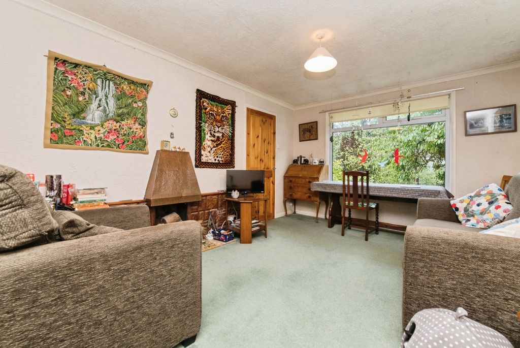 Property photo 3 of 17 Photo