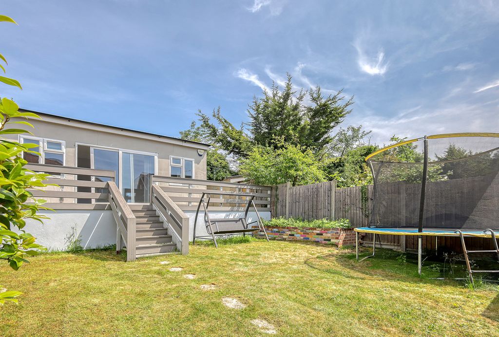 Property photo 2 of 27