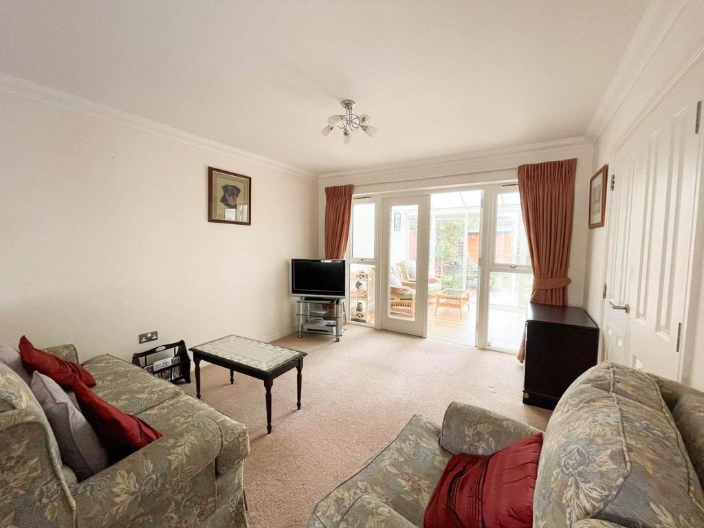 Property photo 3 of 11 Bda81E70-A598-430F-B5B6-Bb1B605B699d.Jpg