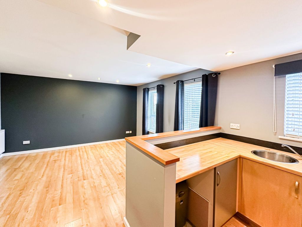 Property photo 3 of 9 Photo 8