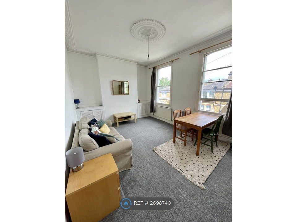 Property photo 2 of 12 Lounge