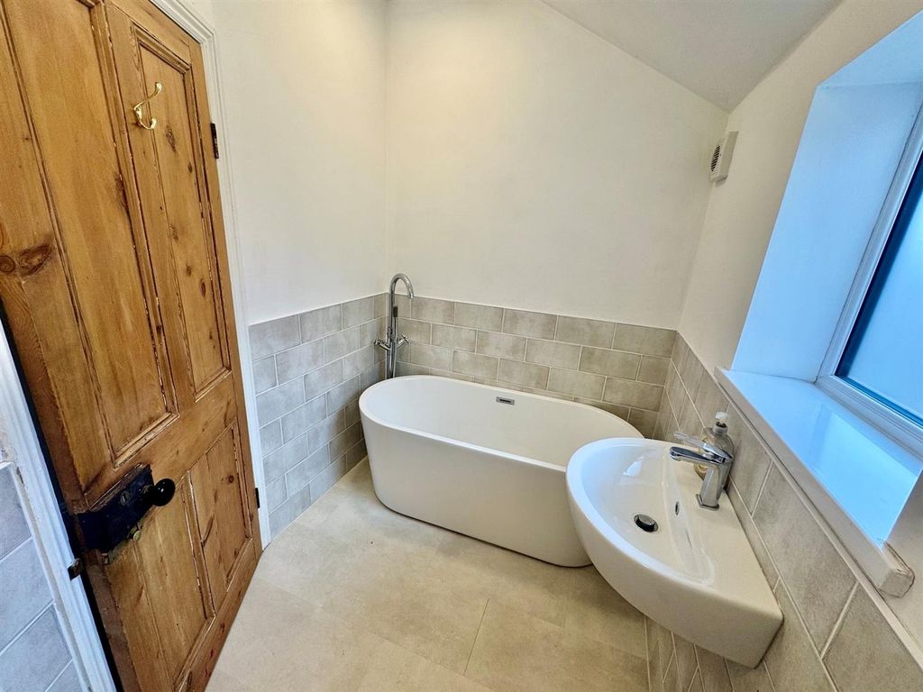 Property photo 3 of 18 Bathroom.Jpg