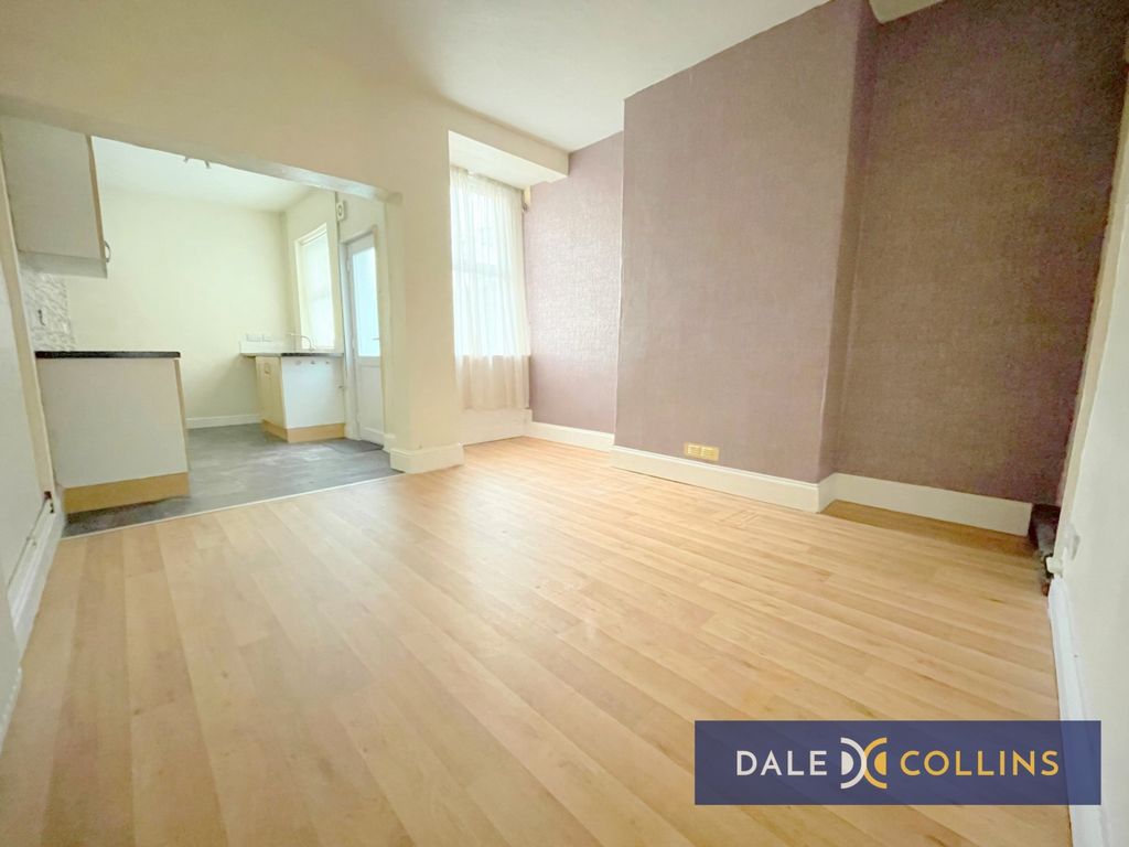 Property photo 3 of 12 Photo 7