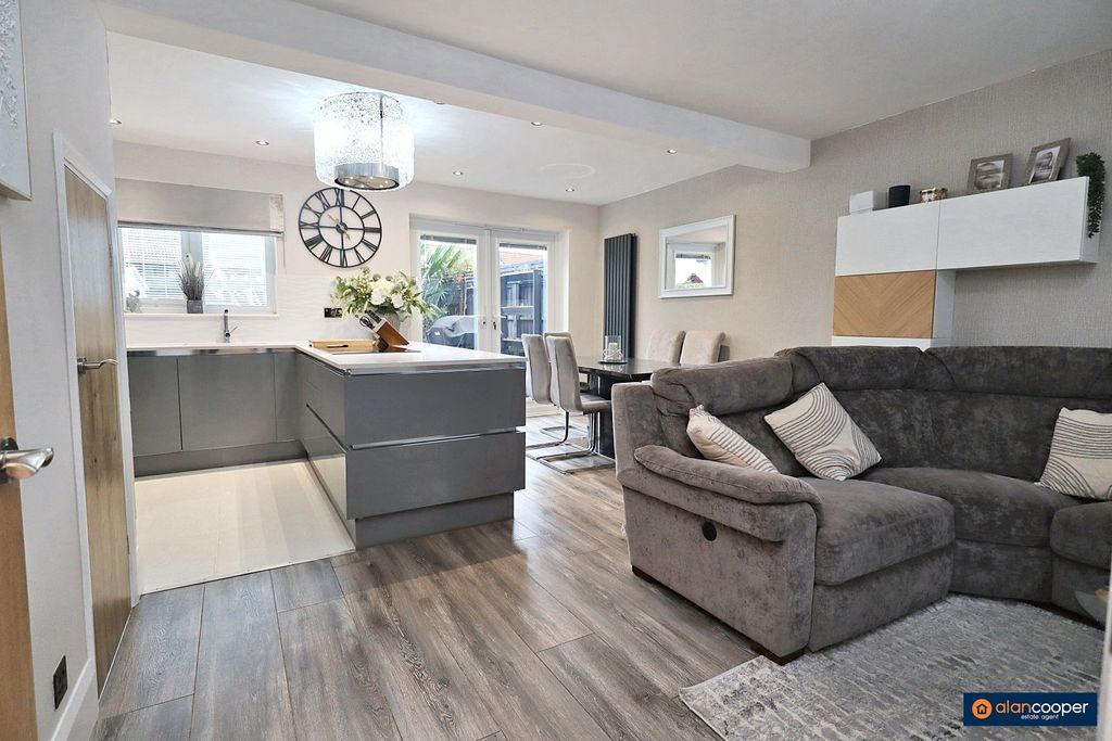Property photo 2 of 38 4352062