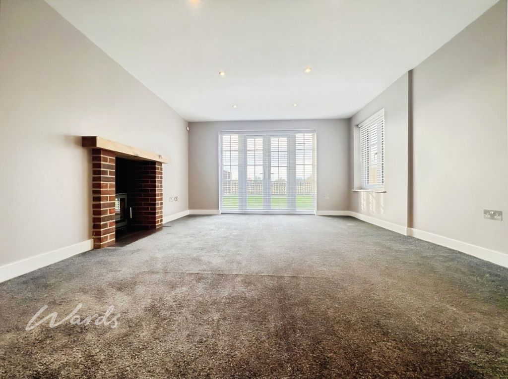 Property photo 2 of 14 Lounge