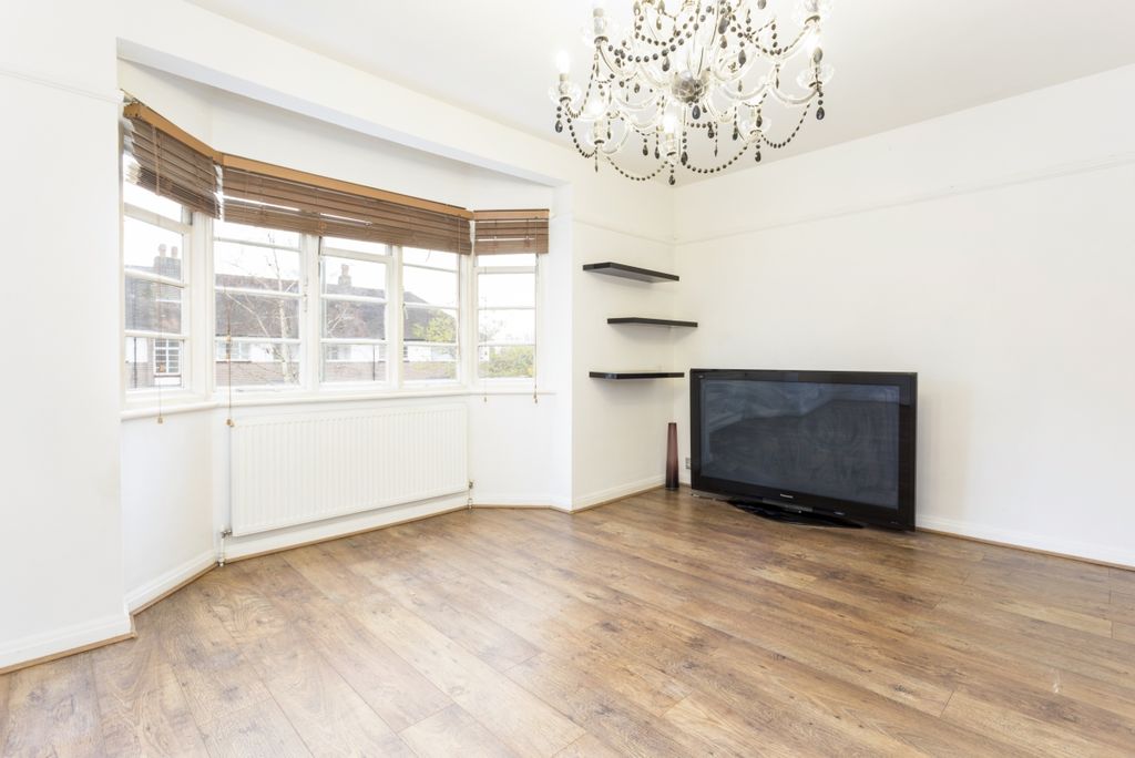 Property photo 2 of 13 Ossulton Way (3)
