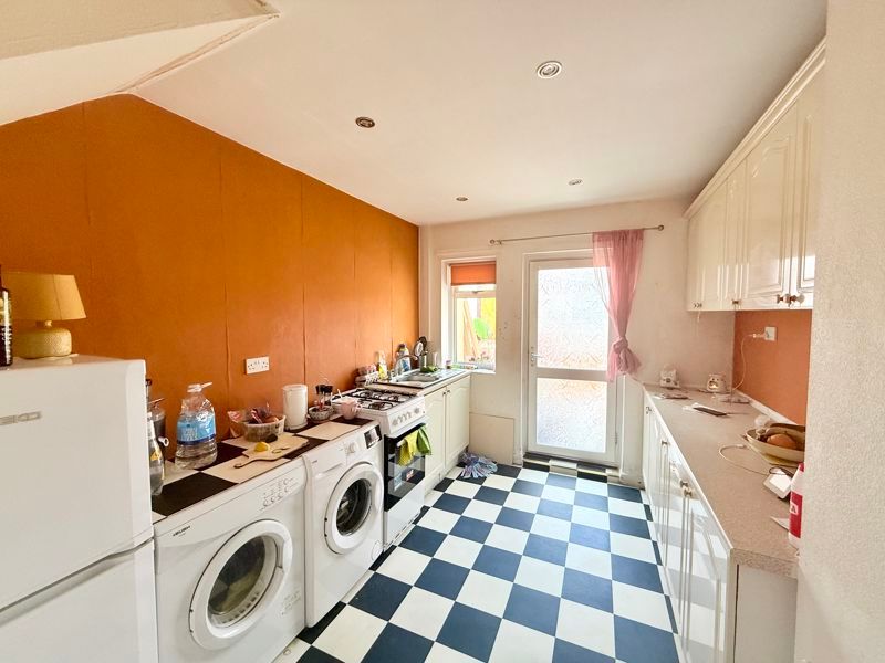 Property photo 3 of 8 Photo 4