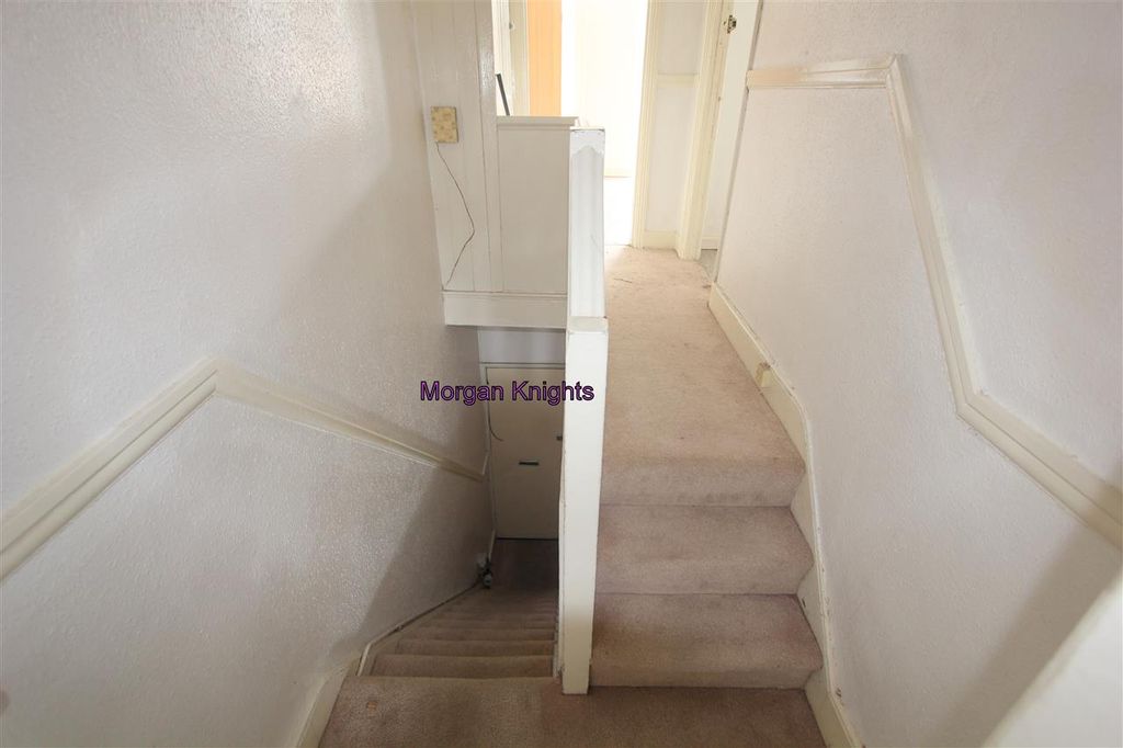 Property photo 2 of 13 Entrance/Hallway:
