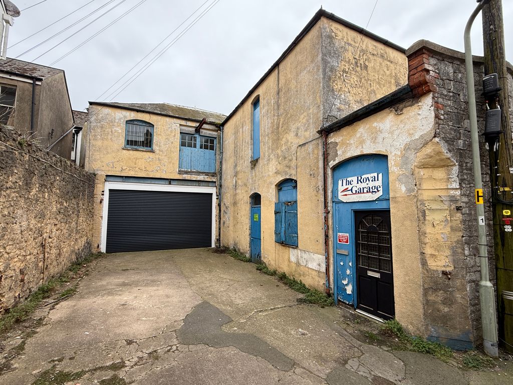 Property photo 1 of 12