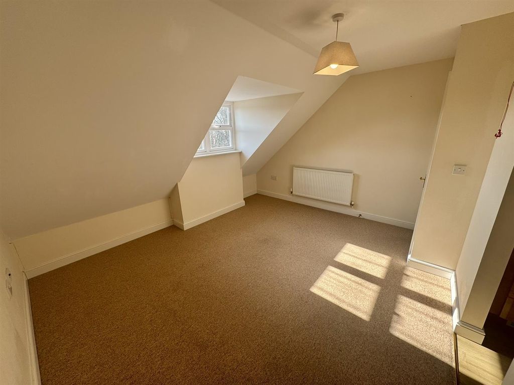 Property photo 2 of 9 Living Room (1/2)