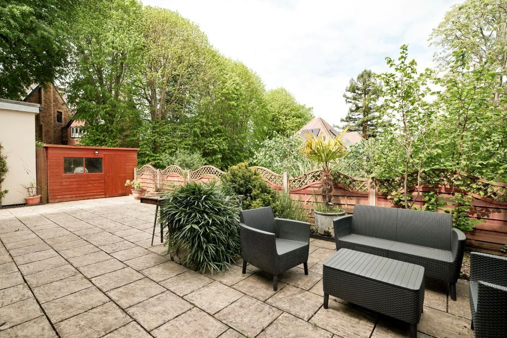 Property photo 2 of 18 Private Garden