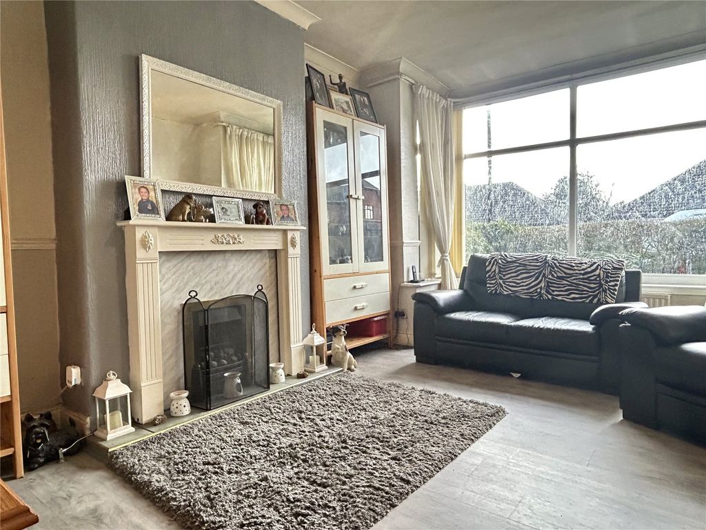 Property photo 2 of 18 Living Room