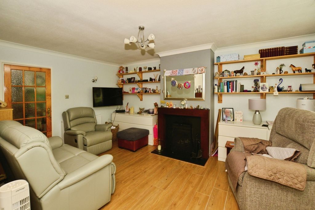 Property photo 3 of 17 Photo