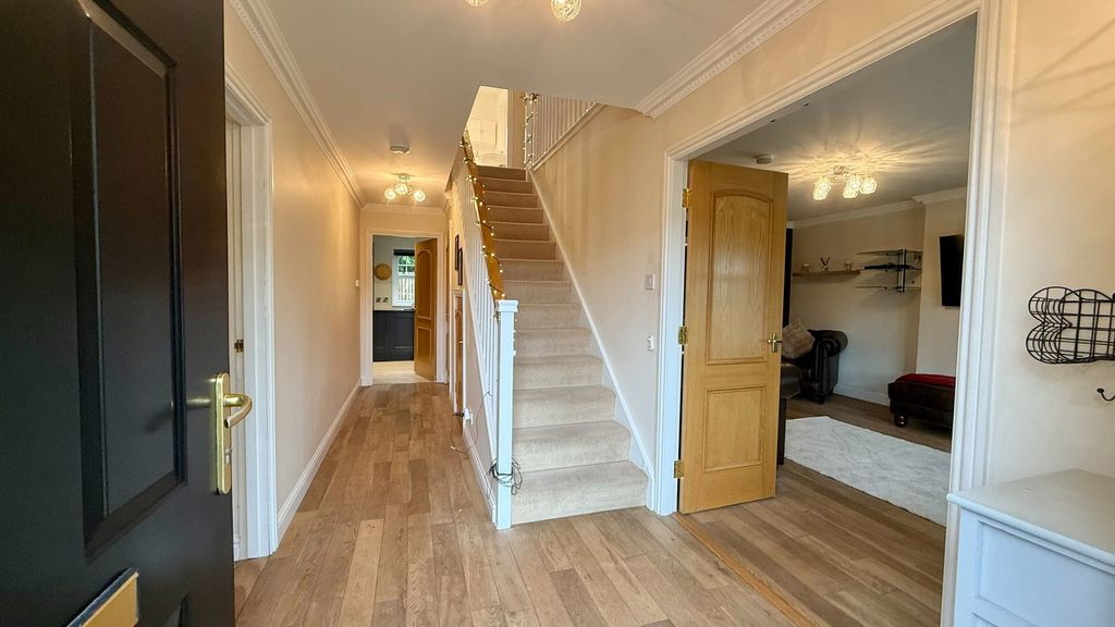 Property photo 3 of 31
