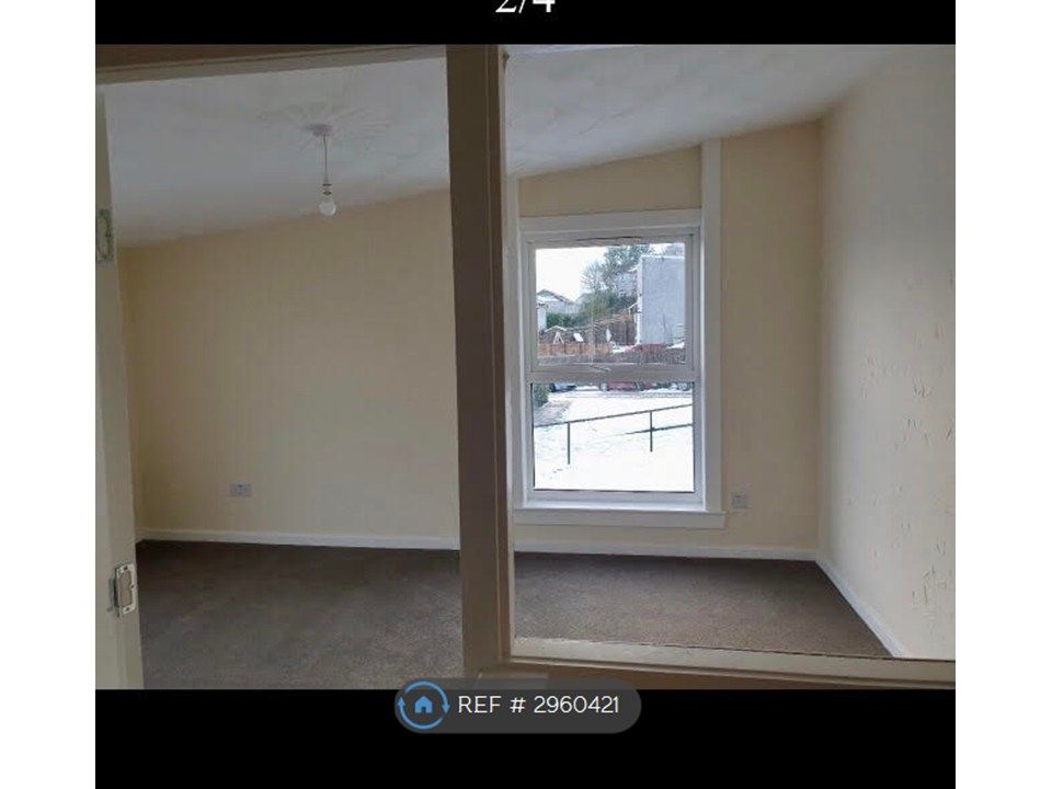 Property photo 3 of 5 Living Room