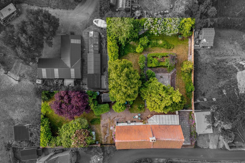 Property photo 2 of 20