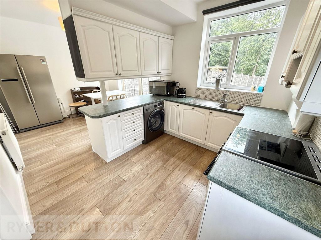 Property photo 3 of 21 Kitchen/Dining Room