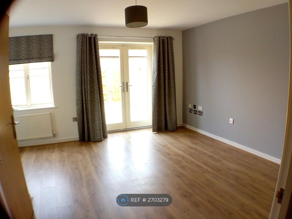 Property photo 2 of 10 Living