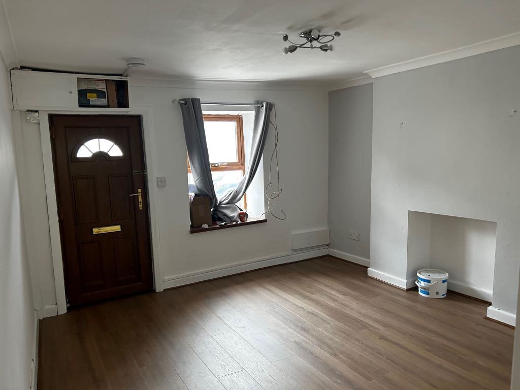 Property photo 2 of 8 Lounge