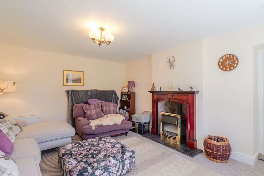Property photo 2 of 25