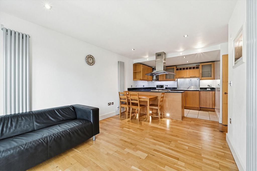 Property photo 1 of 17 Image