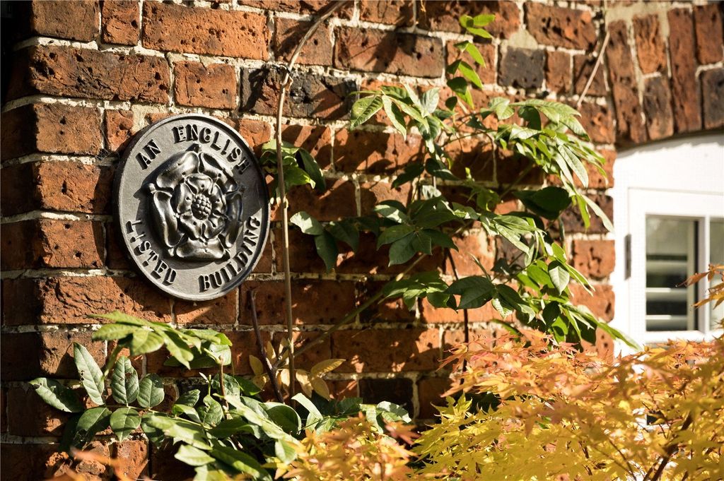 Property photo 3 of 31 Plaque