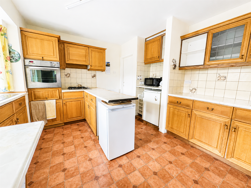Property photo 3 of 35 Kitchen