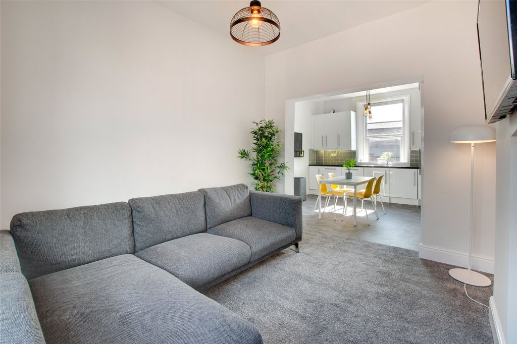 Property photo 2 of 14 Lounge