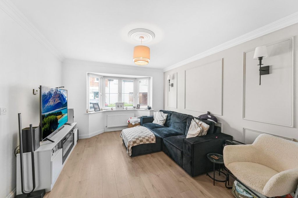 Property photo 2 of 16 Living Room