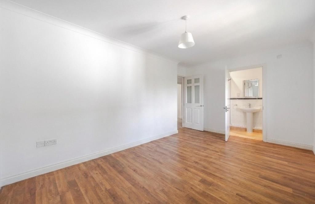 Property photo 3 of 24 Living Room